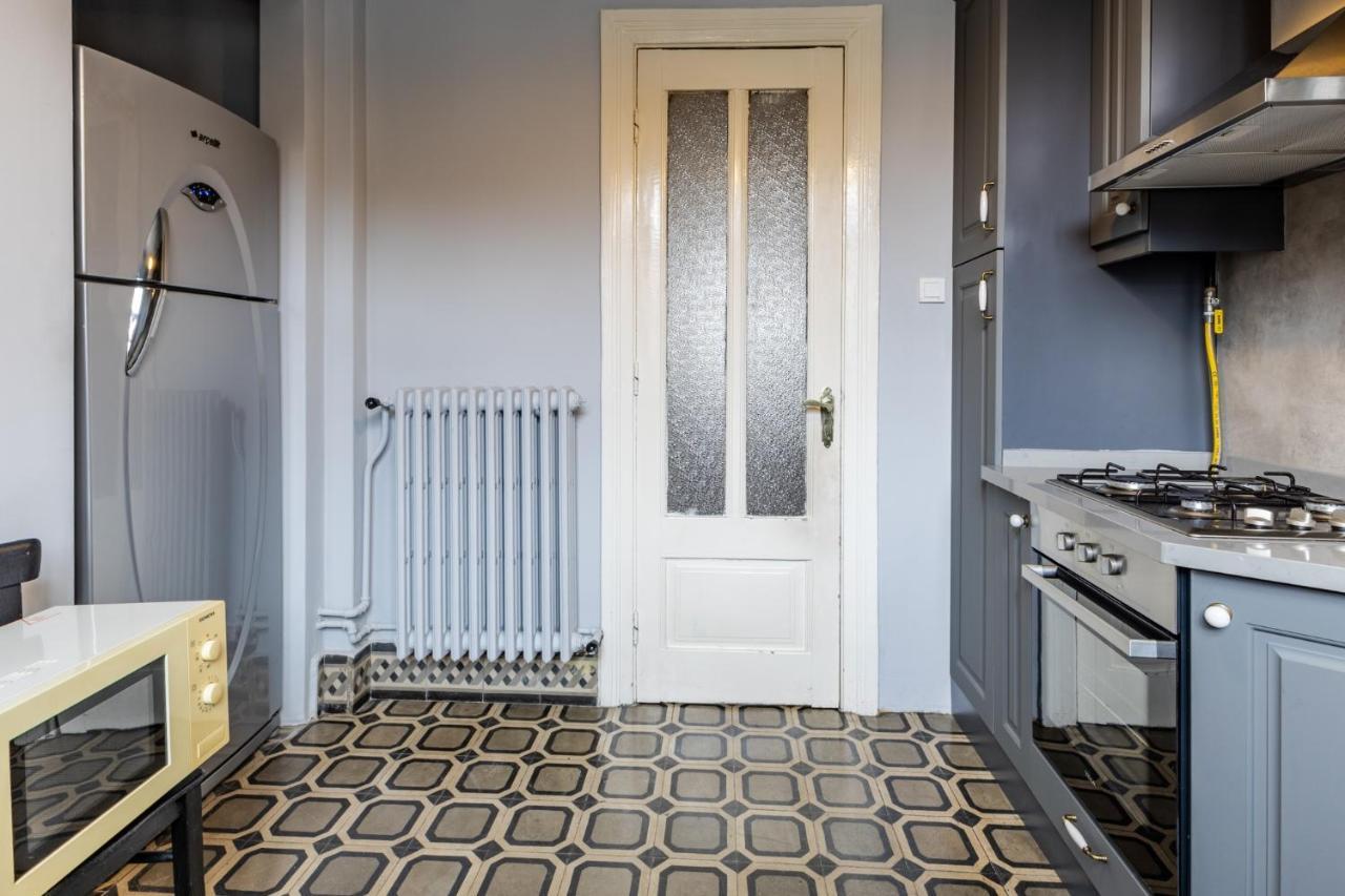 Flat With Balcony And Bosphorus View In Beyoglu Istambul Exterior foto