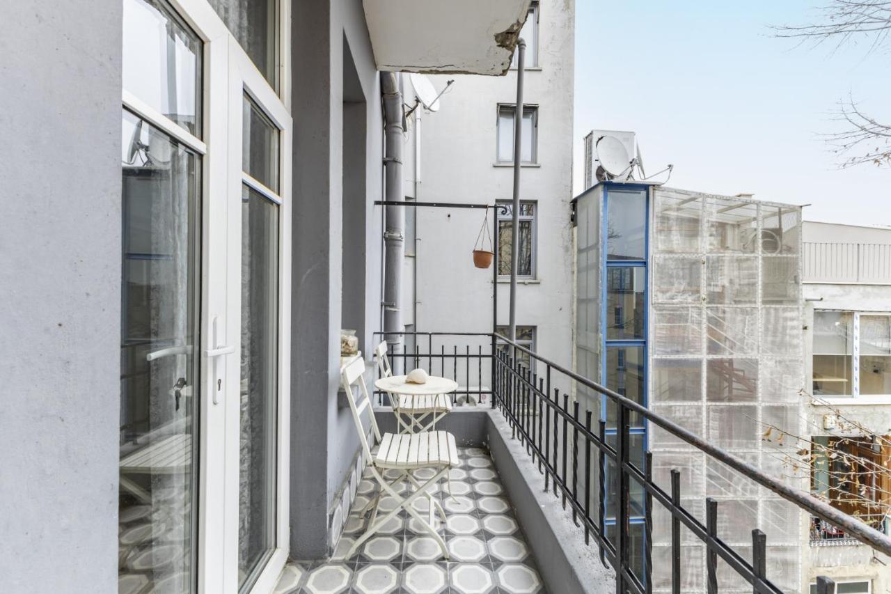 Flat With Balcony And Bosphorus View In Beyoglu Istambul Exterior foto