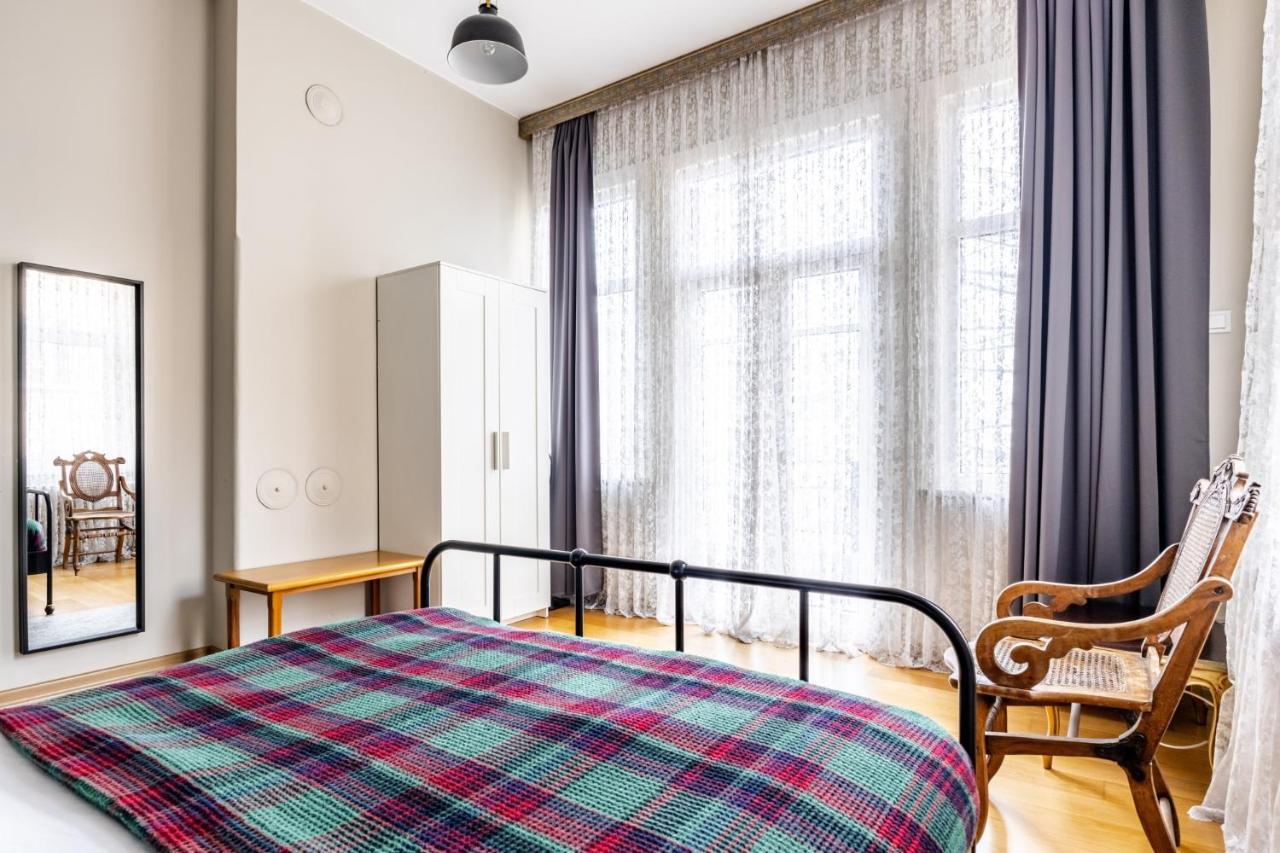 Flat With Balcony And Bosphorus View In Beyoglu Istambul Exterior foto