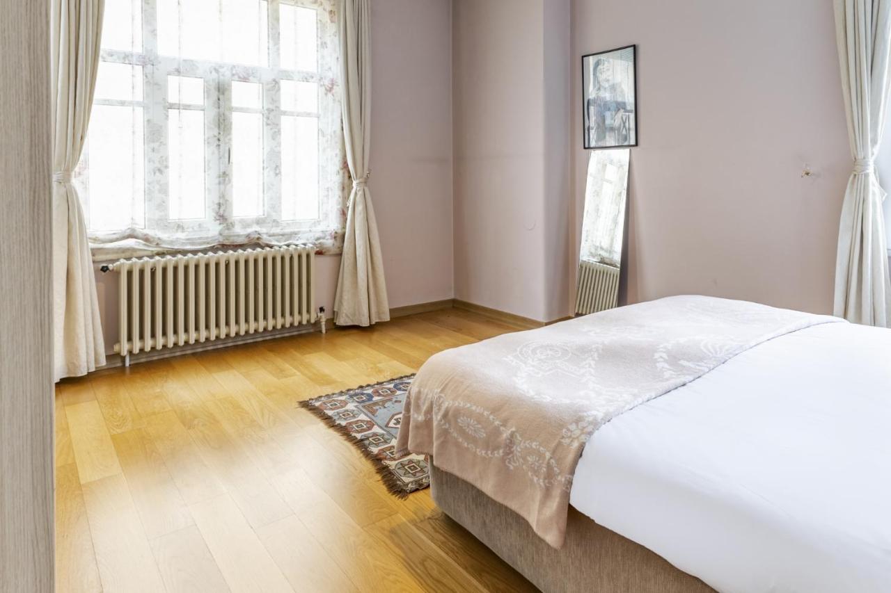 Flat With Balcony And Bosphorus View In Beyoglu Istambul Exterior foto