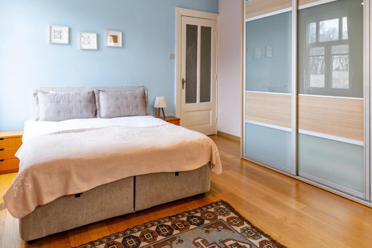 Flat With Balcony And Bosphorus View In Beyoglu Istambul Exterior foto