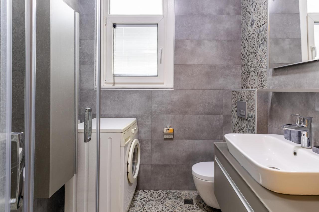 Flat With Balcony And Bosphorus View In Beyoglu Istambul Exterior foto