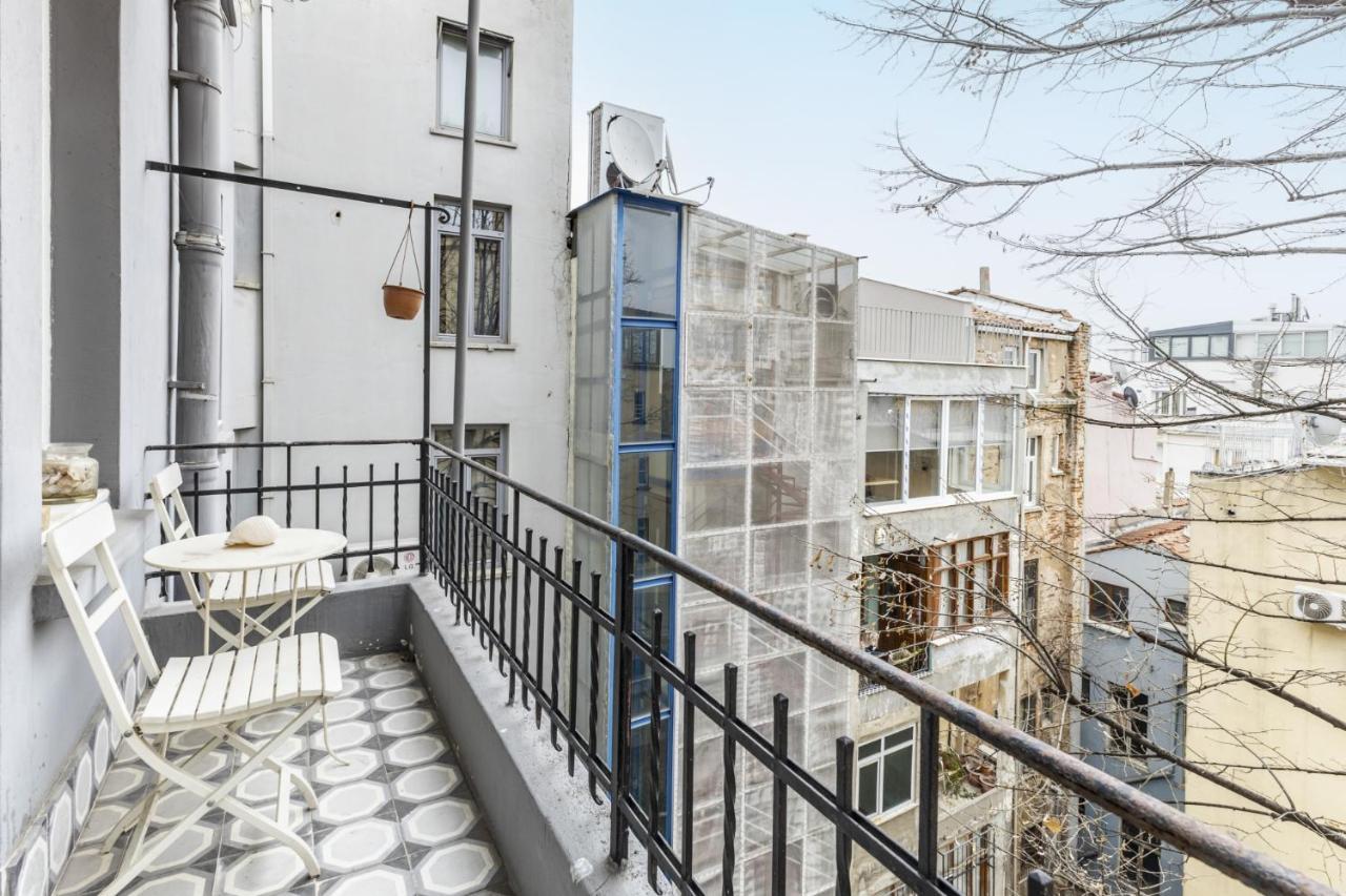 Flat With Balcony And Bosphorus View In Beyoglu Istambul Exterior foto